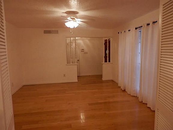 4th image of 10425 Byway Dr