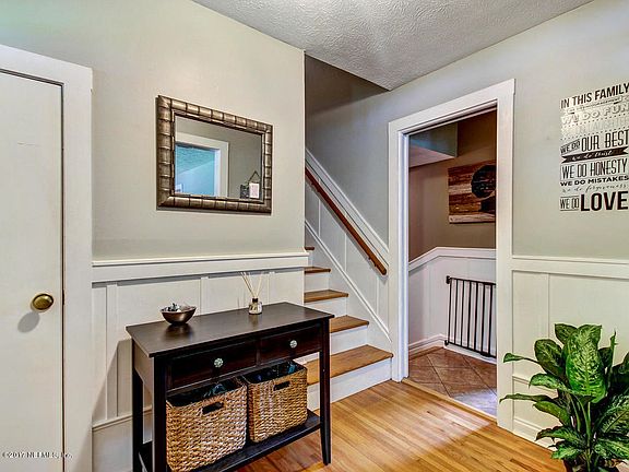 3rd image of 8472 Lynda Sue Ln E