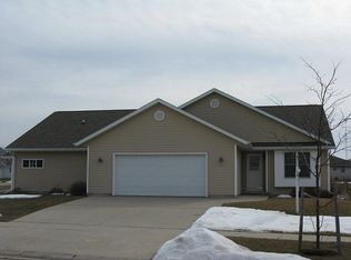 411 Pine Tree Dr, Fond Du Lac, WI 54935