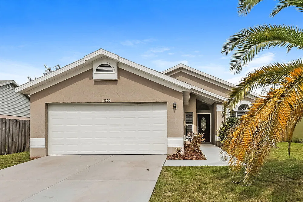 3 bed, 2.0 bath, 1419 sqft, $1,960 — Photo 1