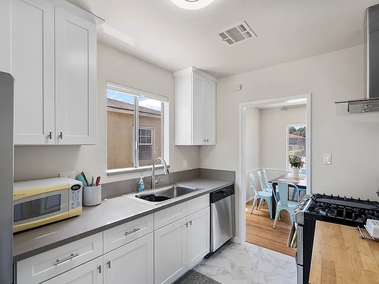 2066 Baltic Ave — Photo 25