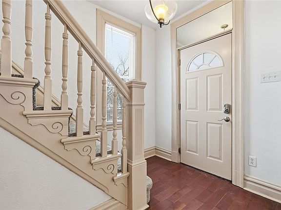 4th image of 112 Dewitt St