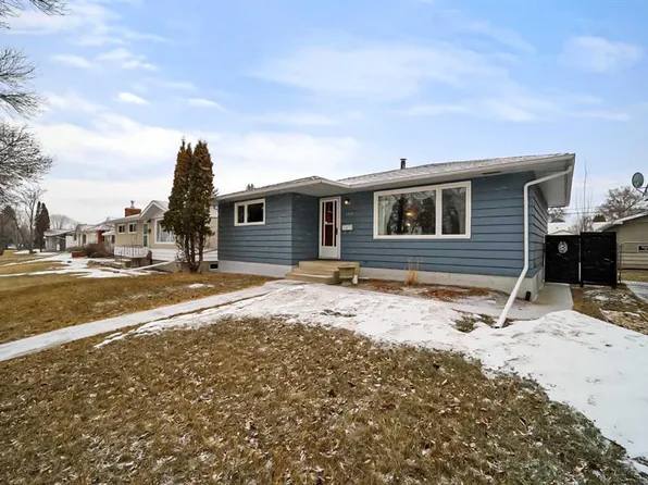 5311 W 52nd St, Camrose, AB T4V 1W1