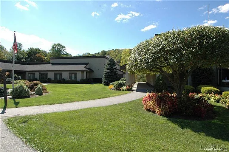 555 Heritage Hls — Photo 27