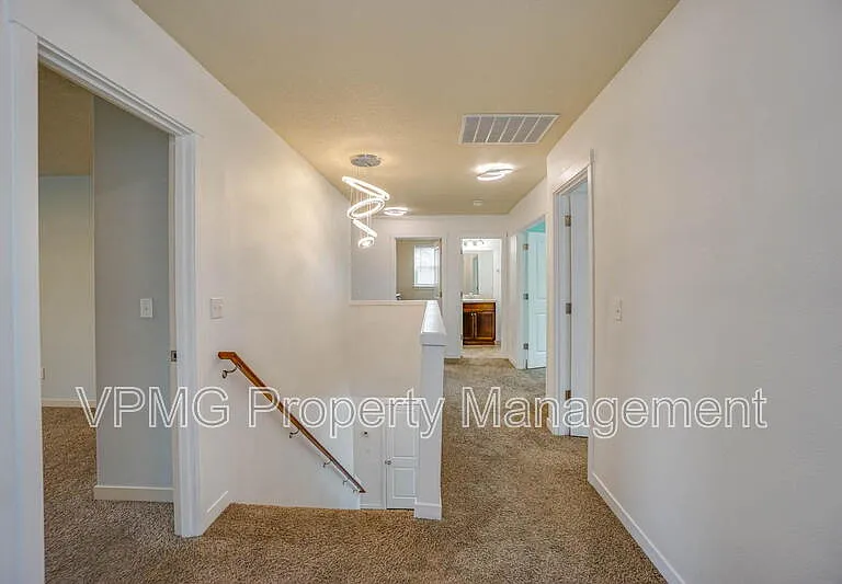 5941 NE 48th St — Photo 11