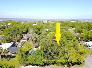 63 8th St, Apalachicola, FL 32320