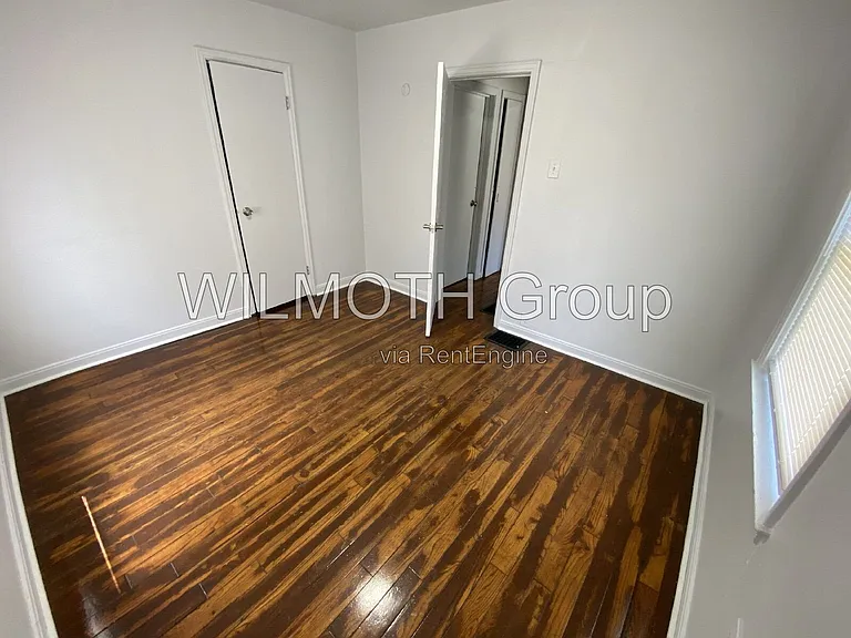 623 N Tibbs Ave — Photo 7