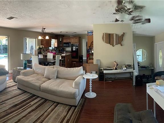 2nd image of 2020 NE 34th St
