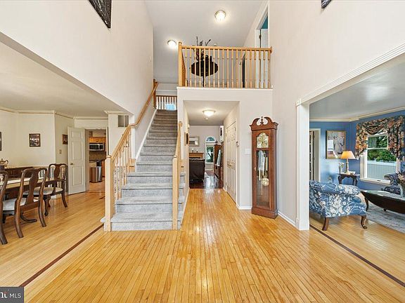 4th image of 5 Austen Ct