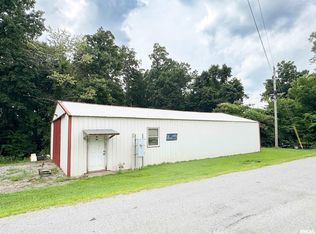 211 Spring St, Dongola, IL 62926