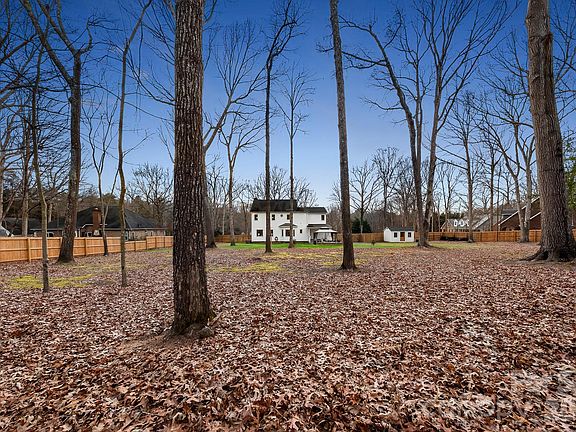 4th image of 16014 Virginia Lee Ct