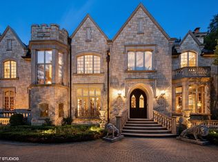 25 Meadowood Ln, Northfield, IL 60093