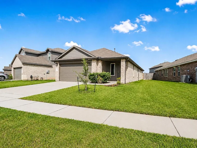 5306 Evergreen Heights Ln — Photo 2