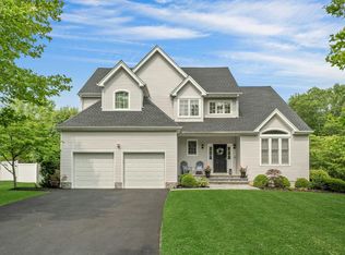 3 Vista Dr, Baldwin Place, NY 10505