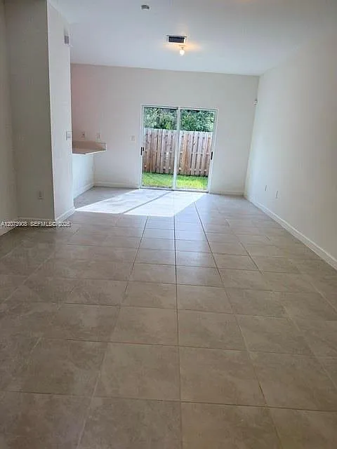 3 bed, 2.5 bath, $2,500 — Photo 4