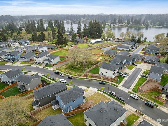 2nd image of 2220 Cantergrove Drive SE