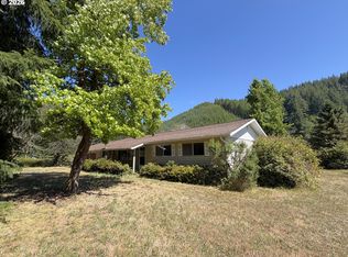 10082 Lone Pine Ln, Myrtle Point, OR 97458