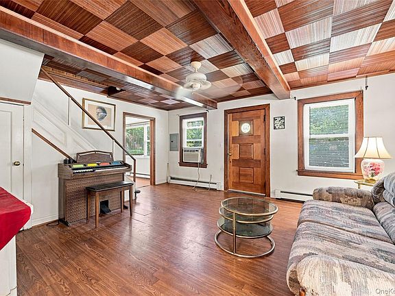 5th image of 64 Satinwood Road