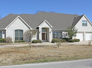 113 San Chez Dr, Lake Kiowa, TX 76240