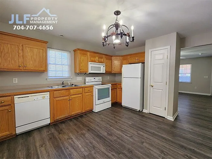 2506 S Ridge Ave — Photo 1
