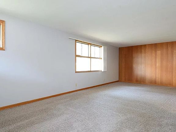 3rd image of 2504 27th Ave NE