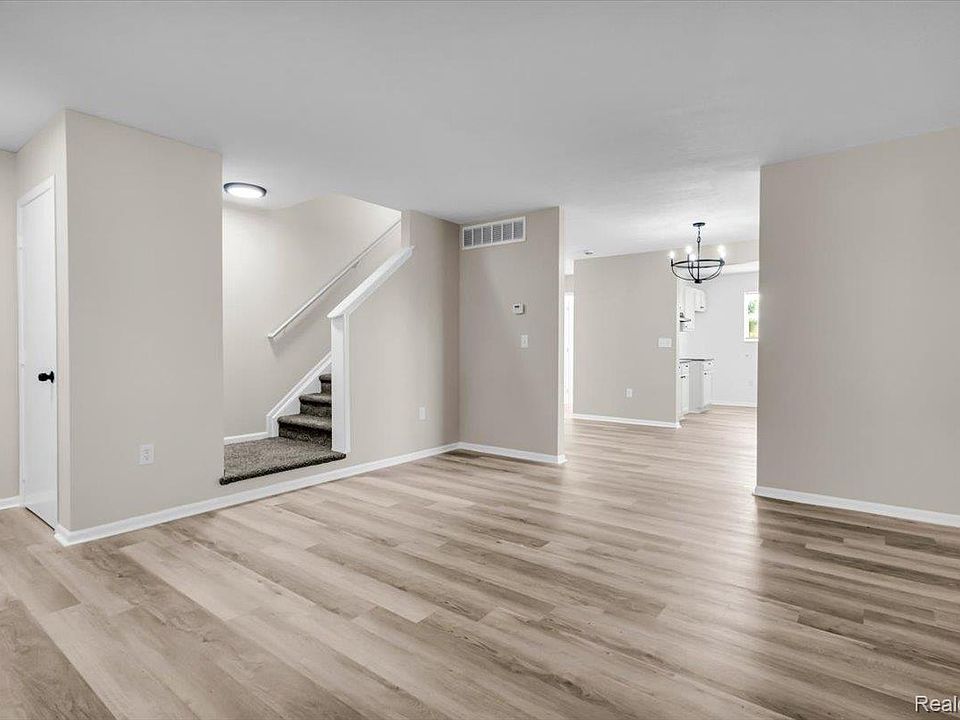 4989 Scotten St, photo 5
