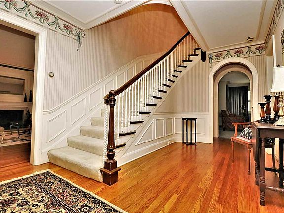 3rd image of 816 Brown Hills Ct