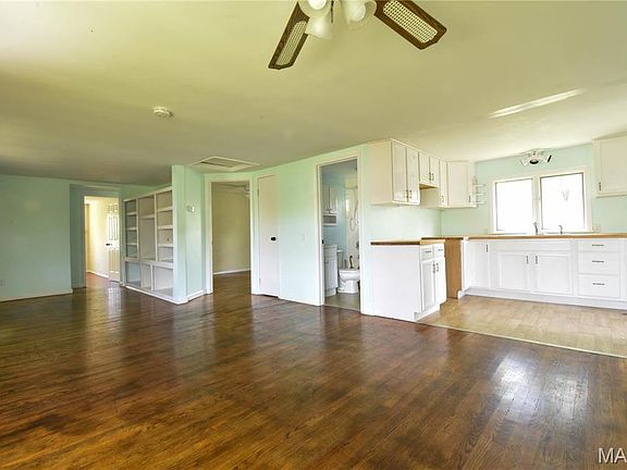 4th image of 303 1st St