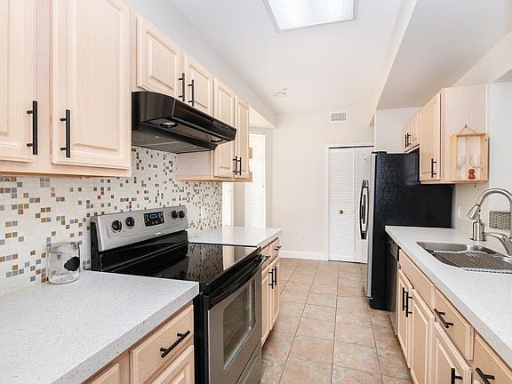 4th image of 404 Summit Ridge Pl APT 200