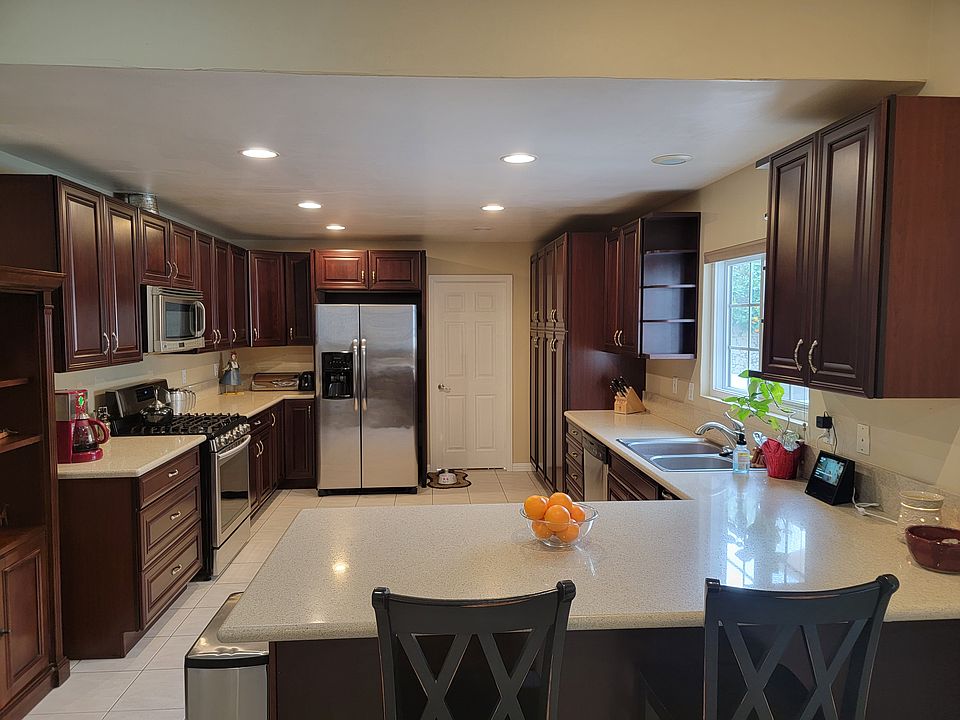 1st image of 655 N Treanor Ave