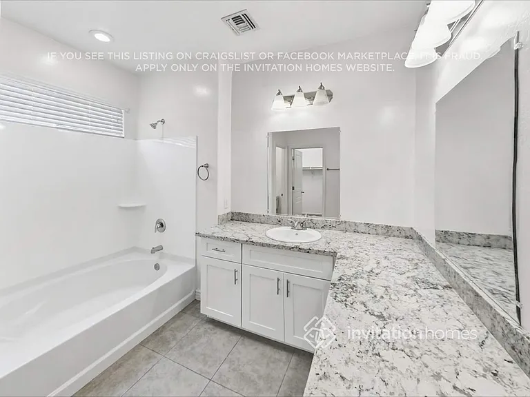 327 S Travis — Photo 13