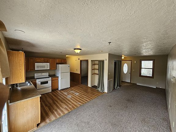 3rd image of 533 Lakeshore Ct