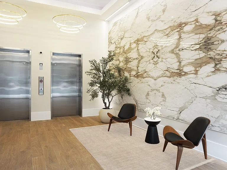 Luxe Suites Chicago Luxury Apartments — Photo 95