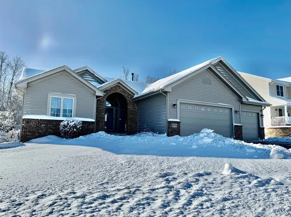 1074 Wake Forest Pkwy, Rockton, IL 61072