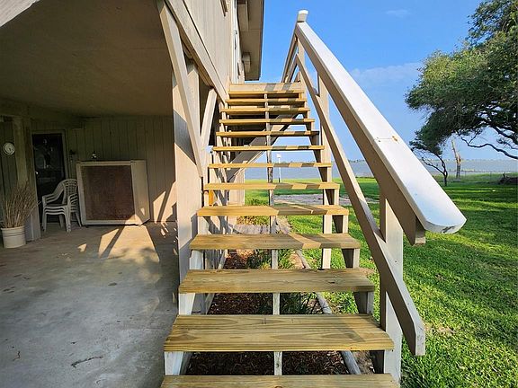 4th image of 2182 W Bayshore Dr