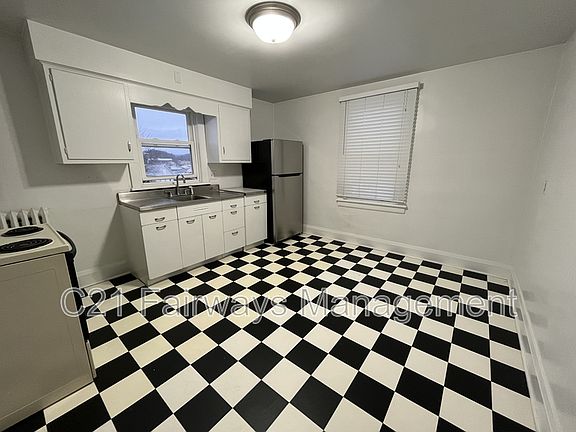 5th image of 1922 Western Ave APT 2