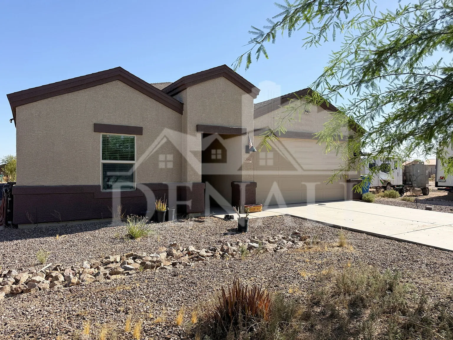 4 bed, 2.0 bath, 2051 sqft, $2,095 — Photo 2