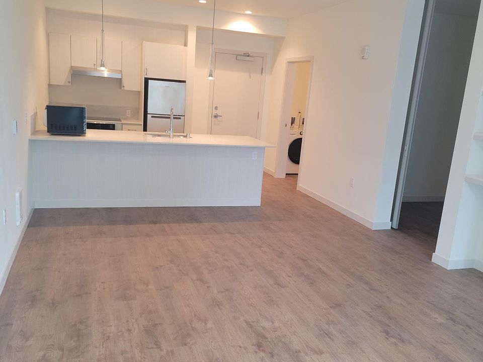 1st image of 1010 Burwell St #105