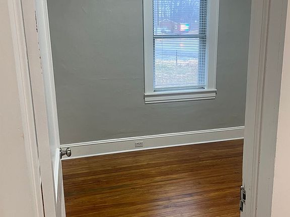 3rd image of 2915 Mount Pleasant Blvd