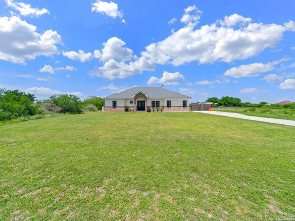 118 Deer Run Trace, Three Rivers, TX 78071