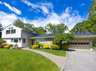 3 The Cir, Great Neck, NY 11020