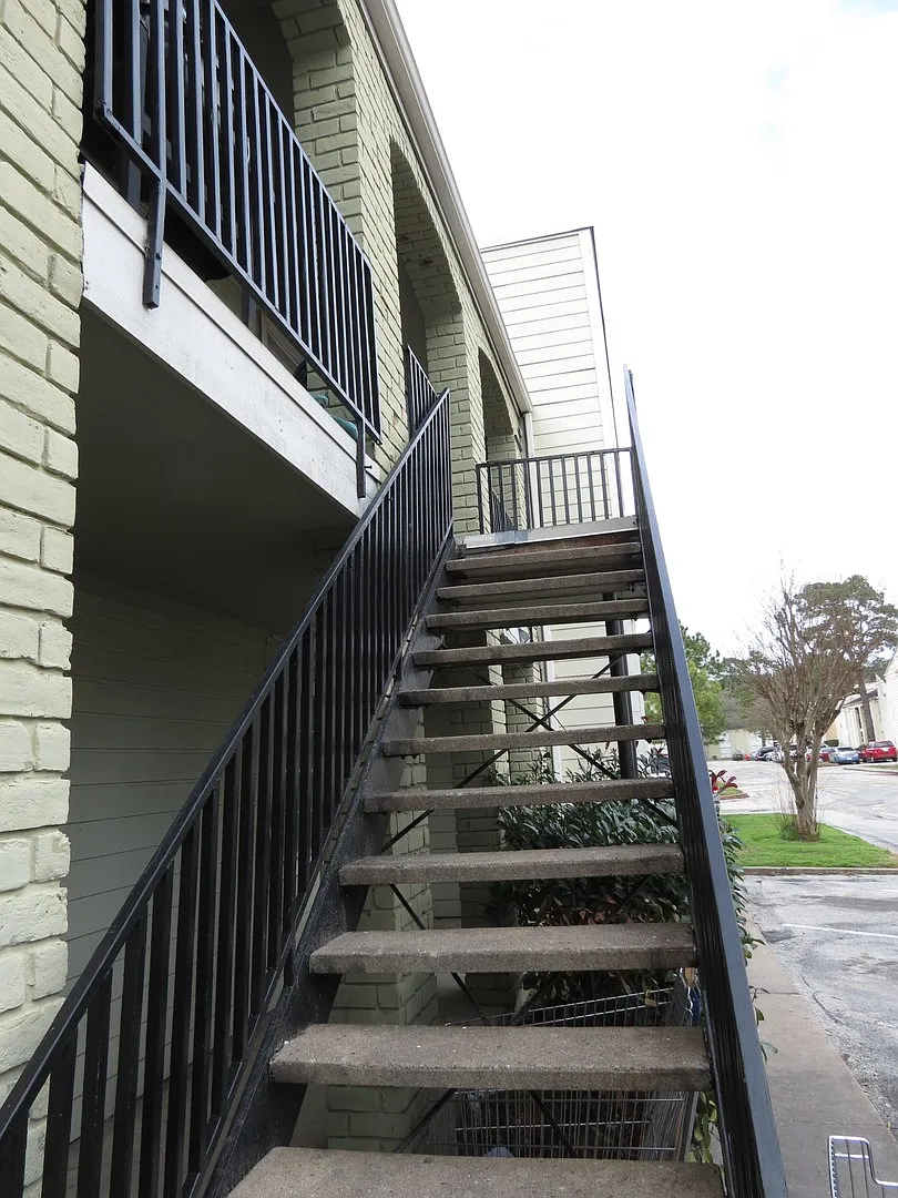 2 bedroom condo - Updated! — Photo 2