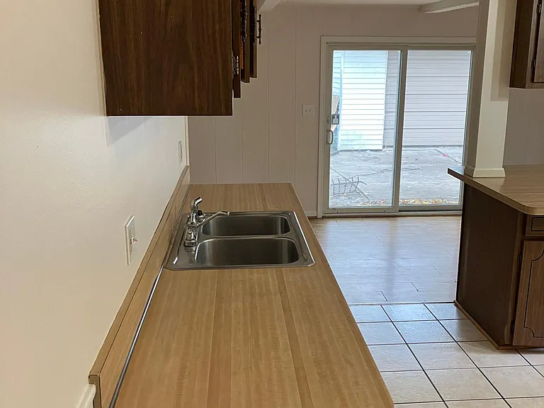 8440 Doncaster Dr — Photo 12