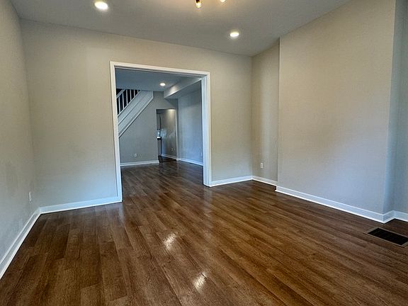 5th image of 730 Oakwood Ave