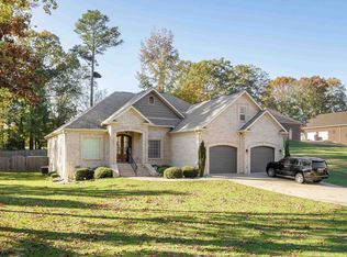 286 Plantation Cir, Killen, AL 35645
