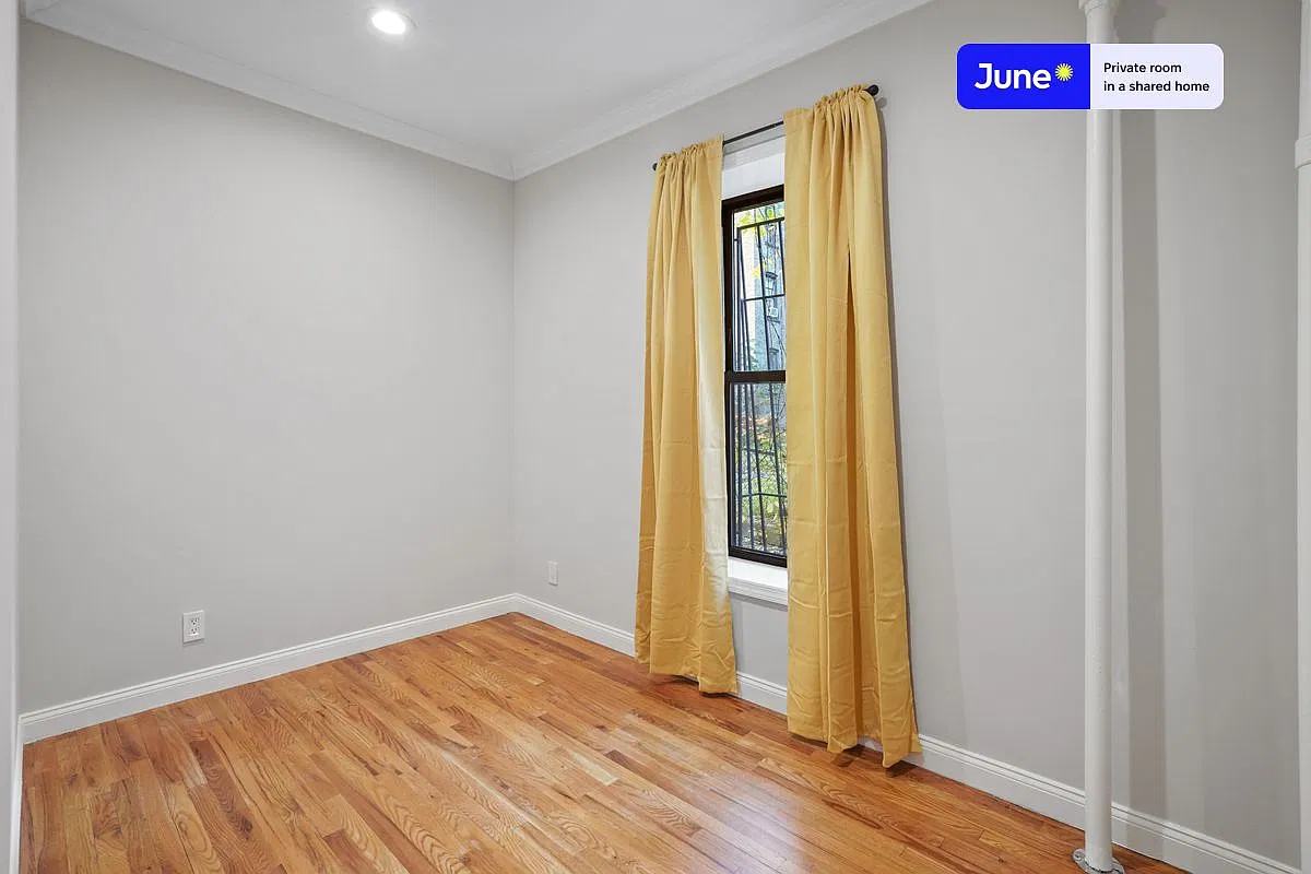 Full bedroom in 3 bed/1 bath home in Hamilton Heights #795 C — Photo 2