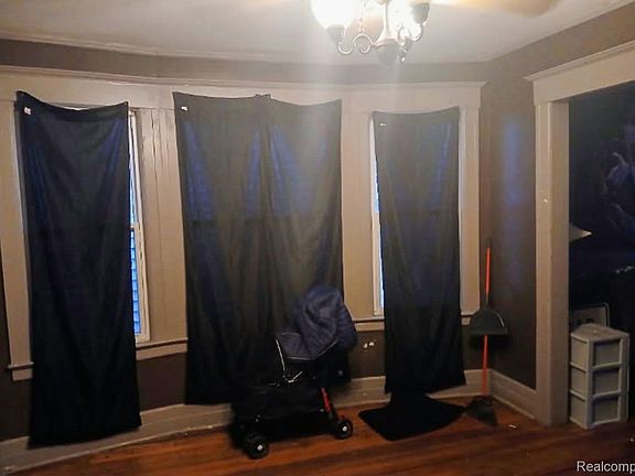 4th image of 4618 Bewick St