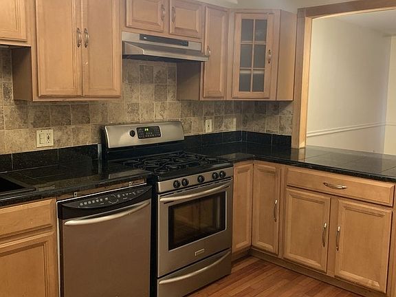 3rd image of 549 Manhattan Ave