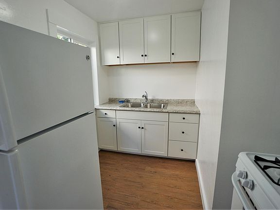 4th image of 3345 India St