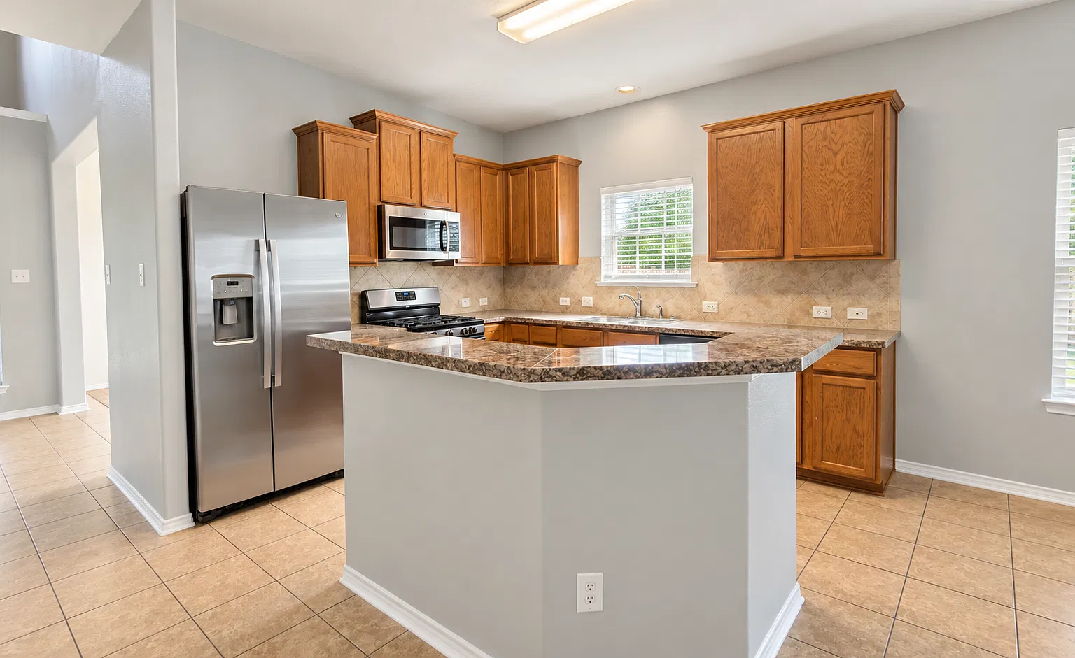4 bed, 2848 sqft, $2,000 — Photo 4